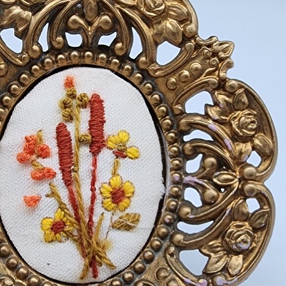 Vintage Cameo Creation Floral Embroidery Picture Frame Plastic Filigree - Picture 3 of 11